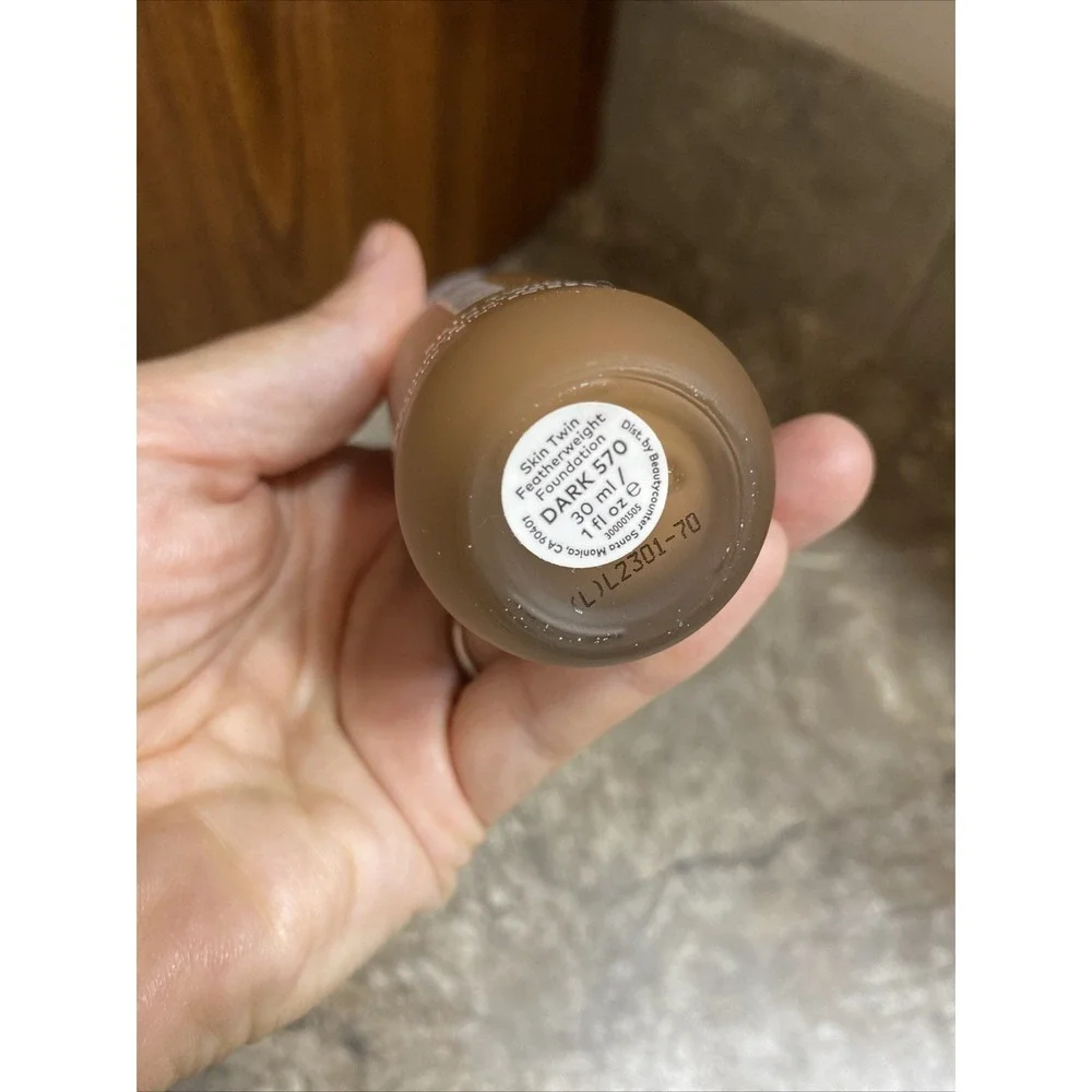 BNIB BEAUTYCOUNTER Skin Twin‎ Featherweight Foundation 1 fl oz Each Dark 570